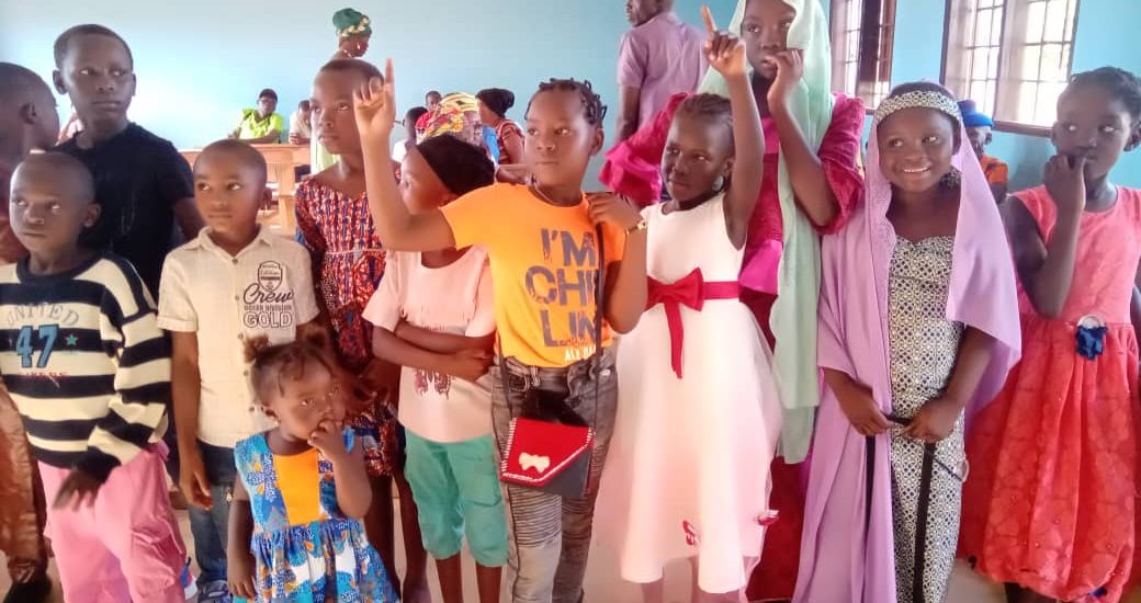 Cérémonie de remise des fournitures scolaires Lonodji Est